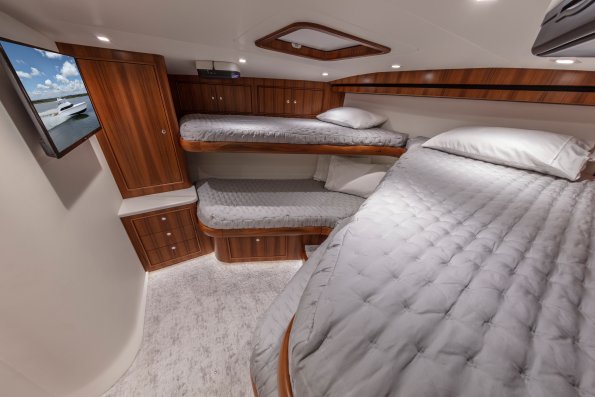 7 - Crew Bunks 4-2